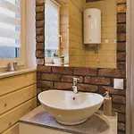 Large Home, Jacuzzi, Sauna, Salt Cave Feriehus