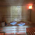 Large Home, Jacuzzi, Sauna, Salt Cave