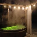 Large Home, Jacuzzi, Sauna, Salt Cave