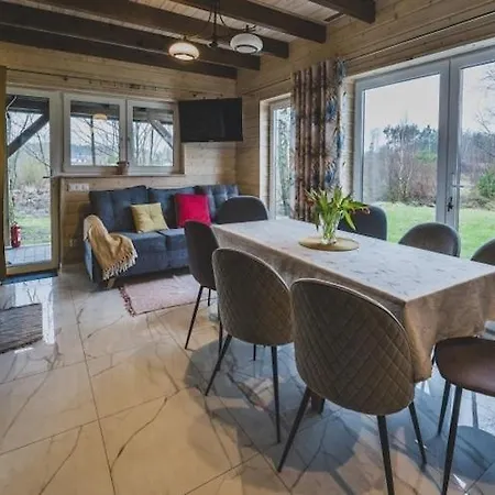 Large Home, Jacuzzi, Sauna, Salt Cave *