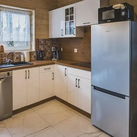 Large Home, Jacuzzi, Sauna, Salt Cave *