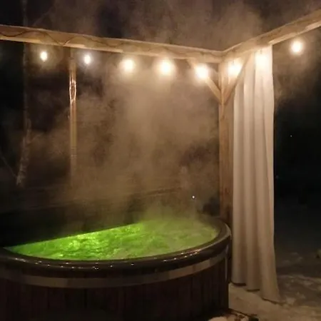 Large Home, Jacuzzi, Sauna, Salt Cave