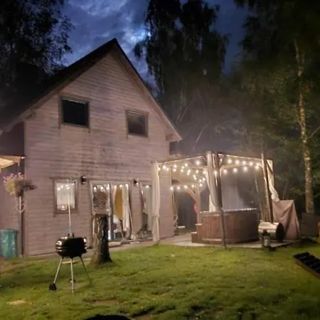 בית נופש Large Home, Jacuzzi, Sauna, Salt Cave Lipusz