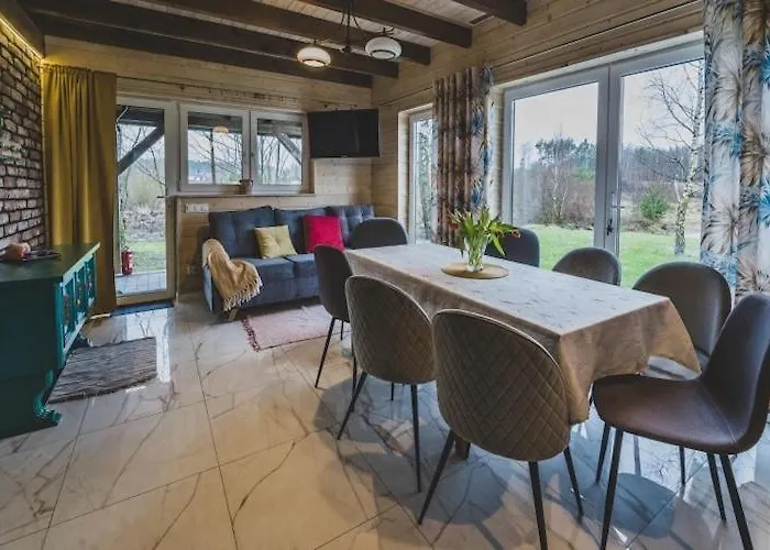 Large Home, Jacuzzi, Sauna, Salt Cave *
